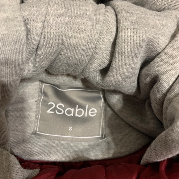 Red vest - Picture 2 of 3